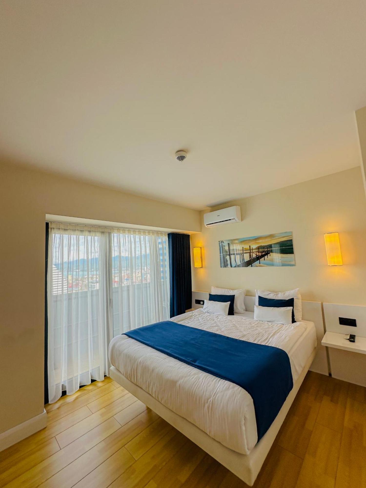 Seaside Vip Hotel Batumi Bagian luar foto