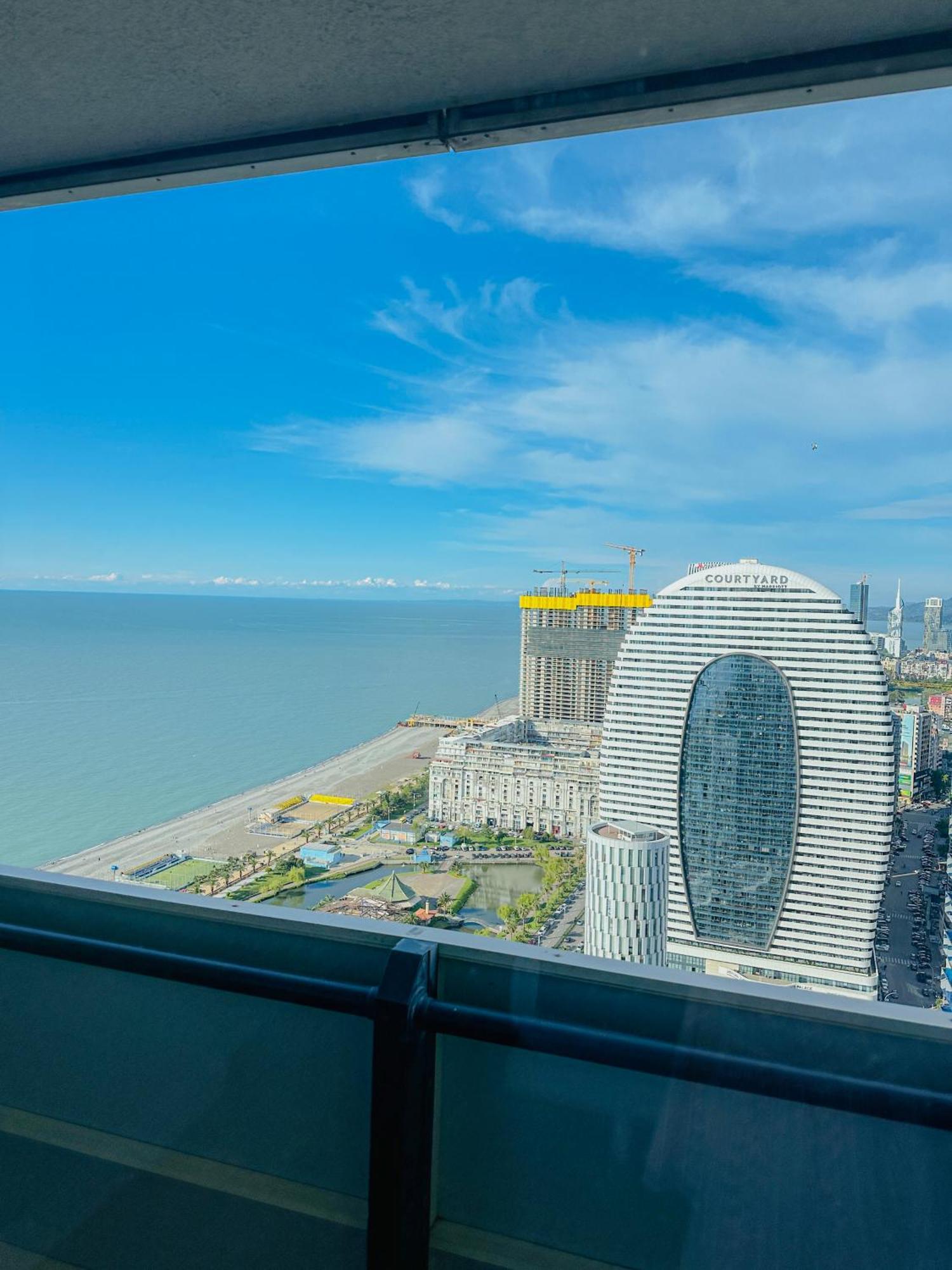 Seaside Vip Hotel Batumi Bagian luar foto