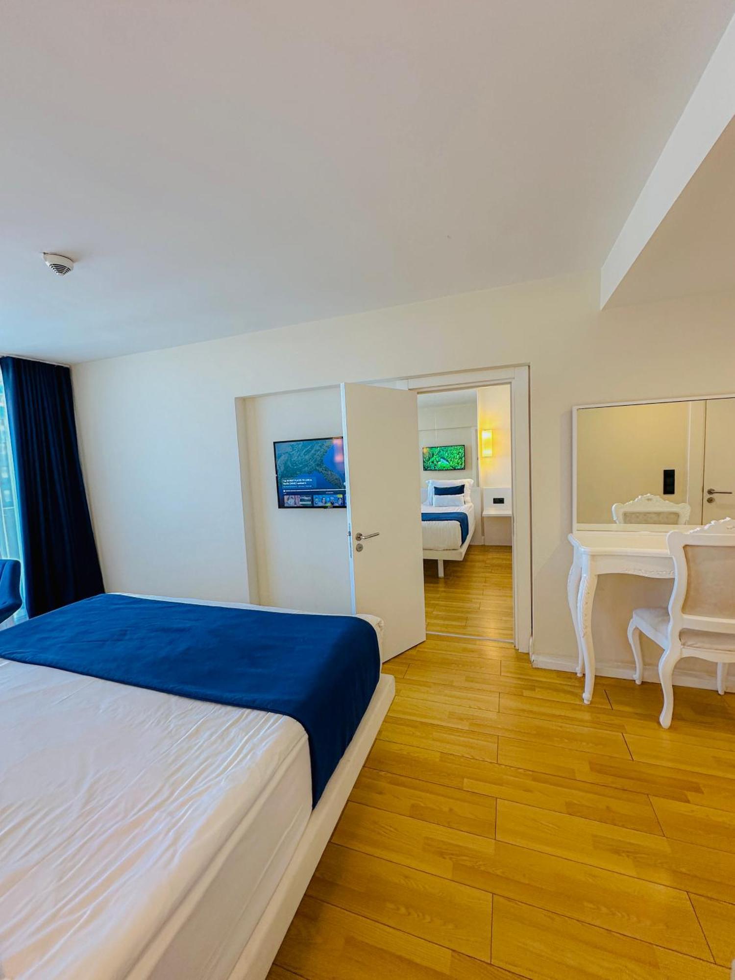 Seaside Vip Hotel Batumi Bagian luar foto
