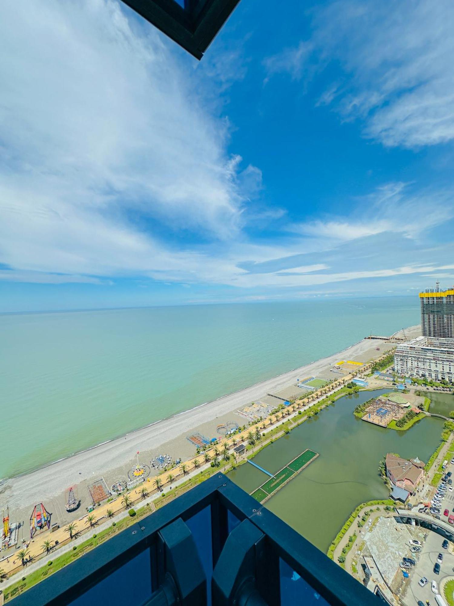 Seaside Vip Hotel Batumi Bagian luar foto