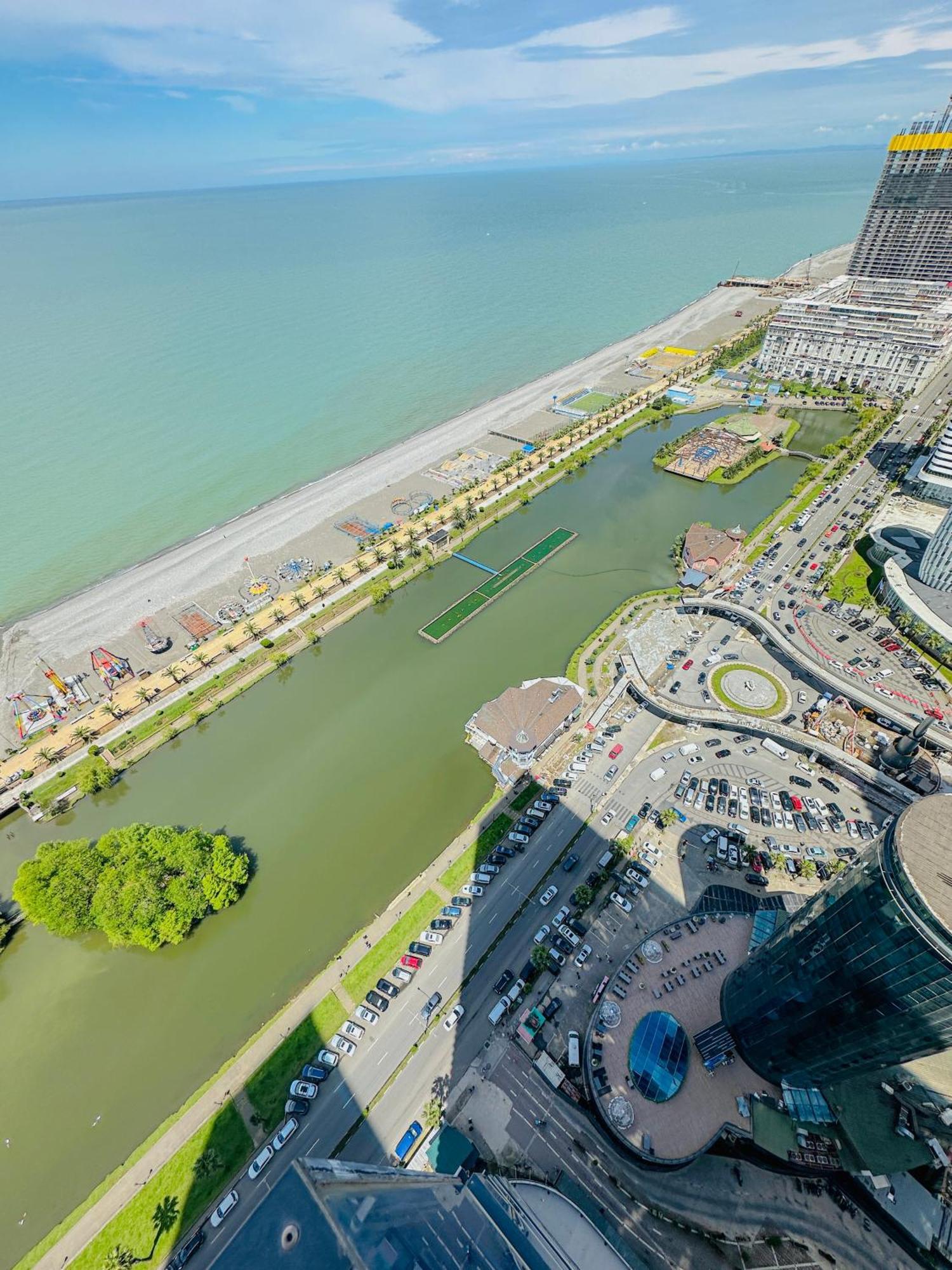 Seaside Vip Hotel Batumi Bagian luar foto