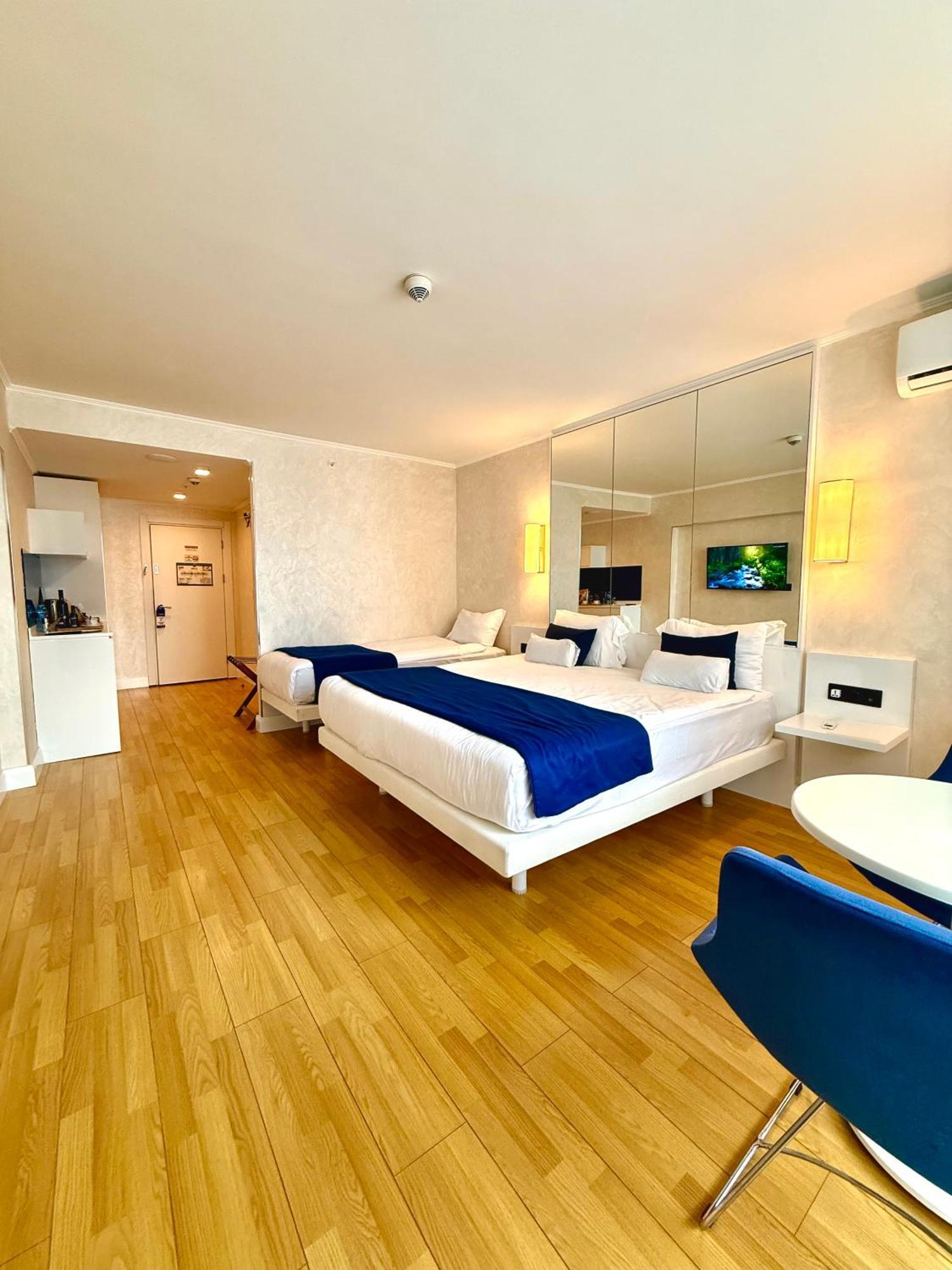 Seaside Vip Hotel Batumi Bagian luar foto