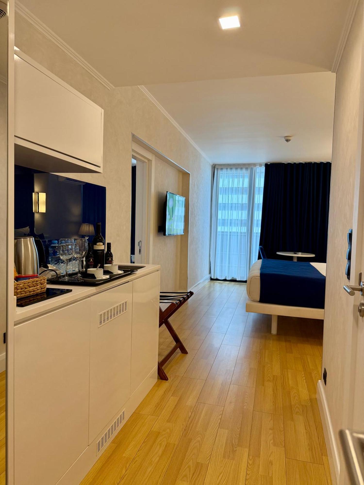 Seaside Vip Hotel Batumi Bagian luar foto