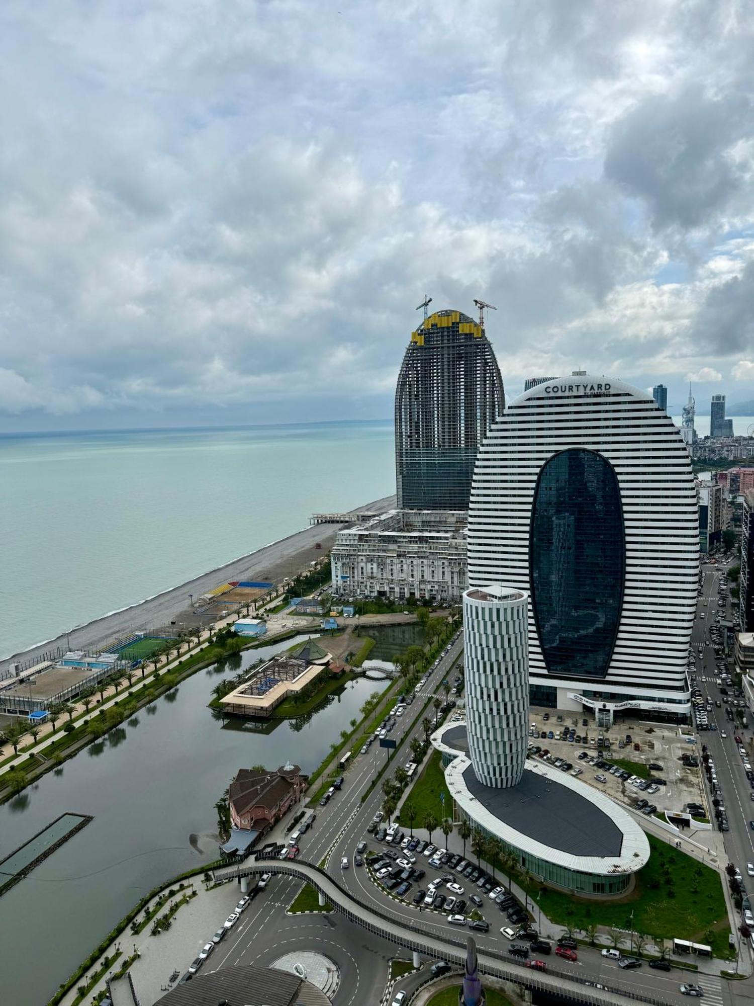 Seaside Vip Hotel Batumi Bagian luar foto
