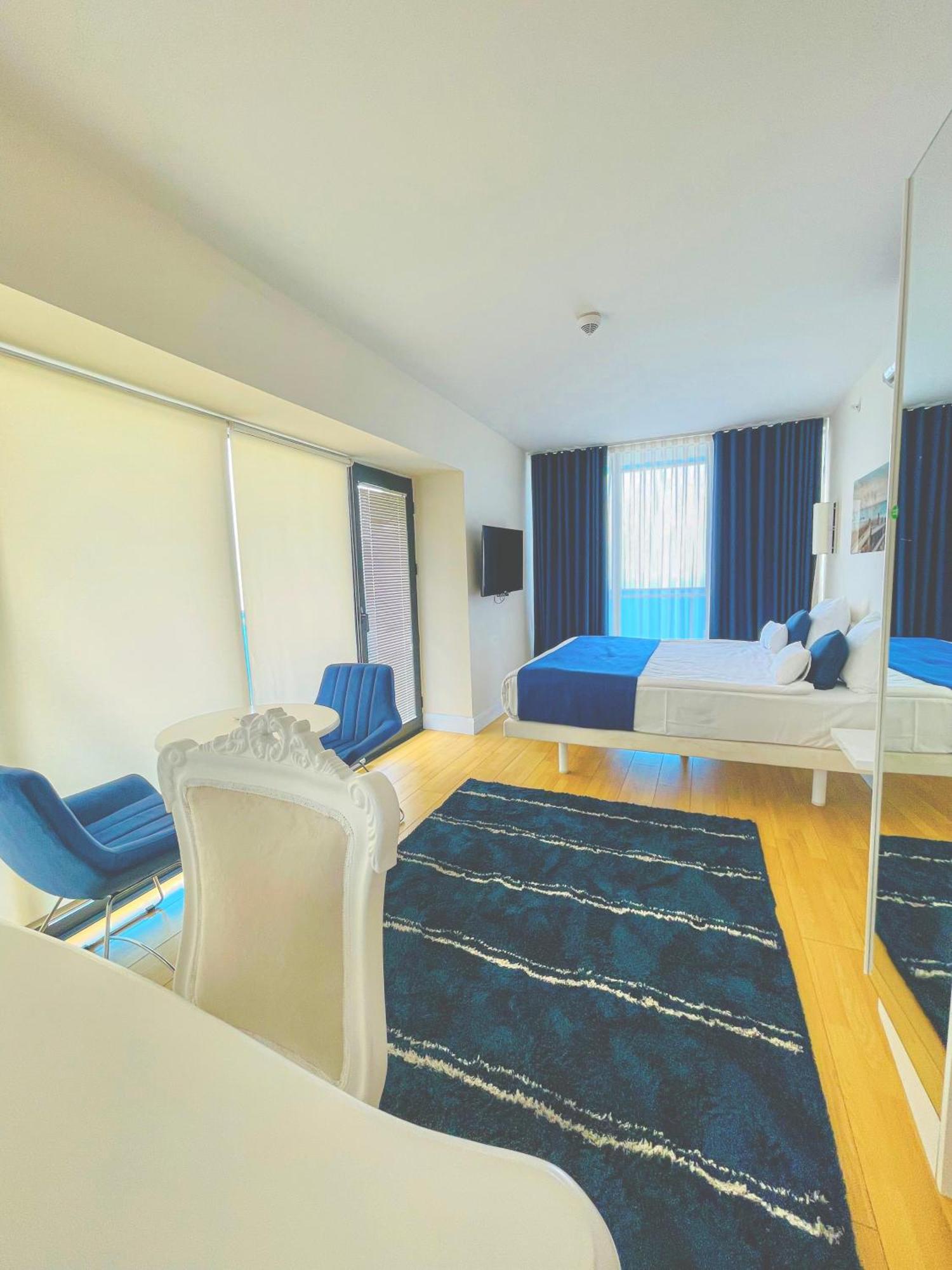Seaside Vip Hotel Batumi Bagian luar foto