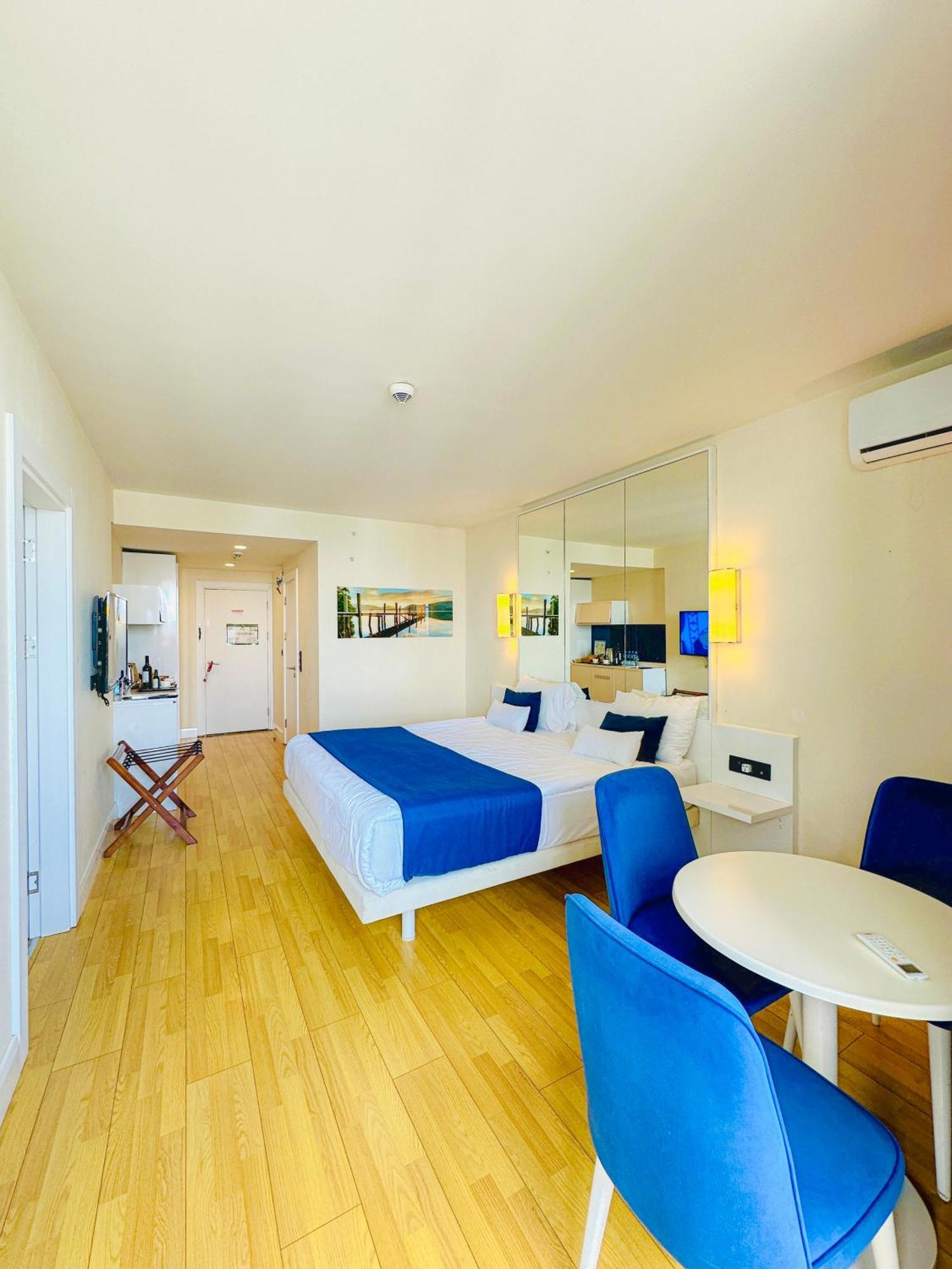 Seaside Vip Hotel Batumi Bagian luar foto