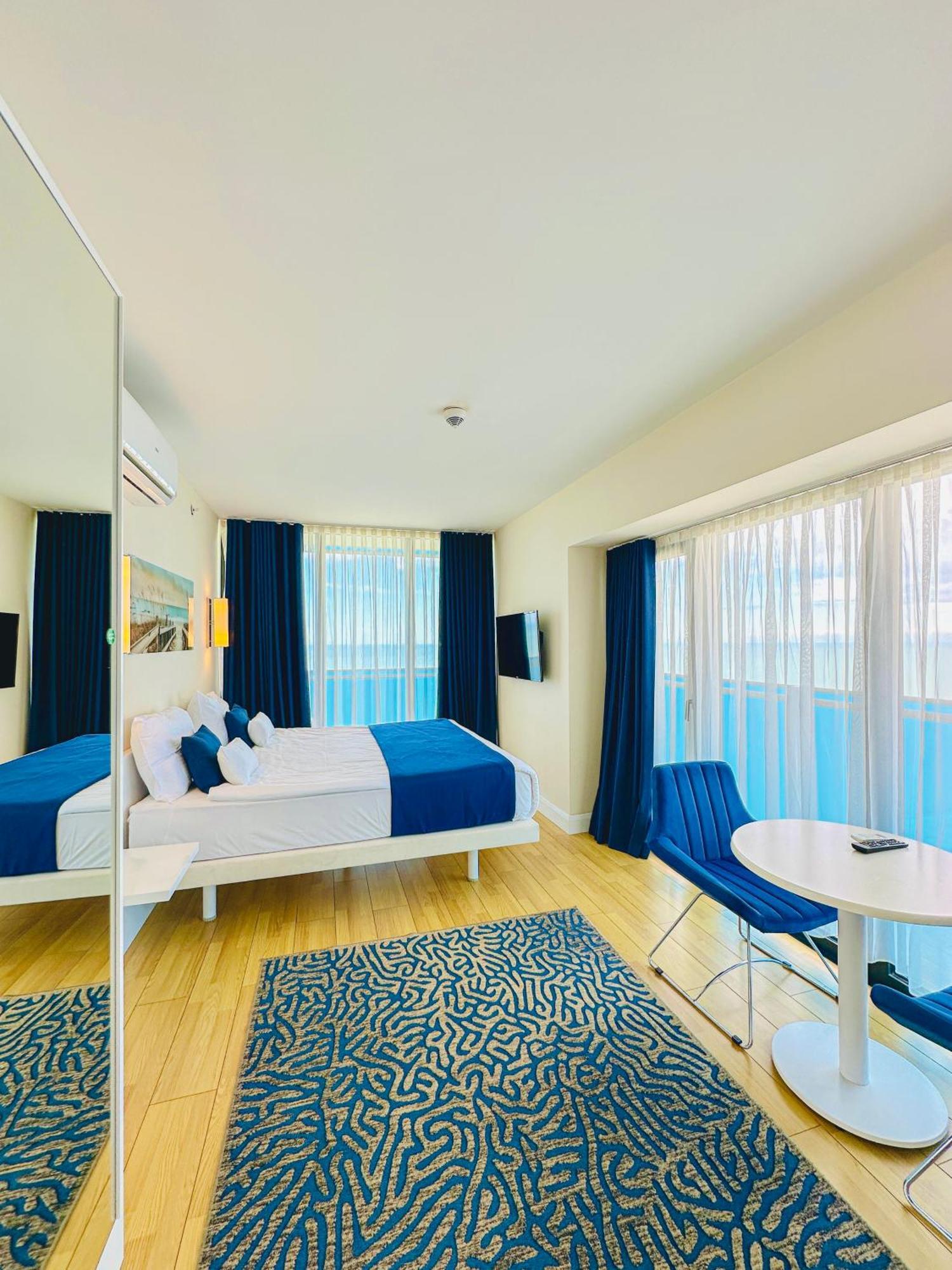 Seaside Vip Hotel Batumi Bagian luar foto