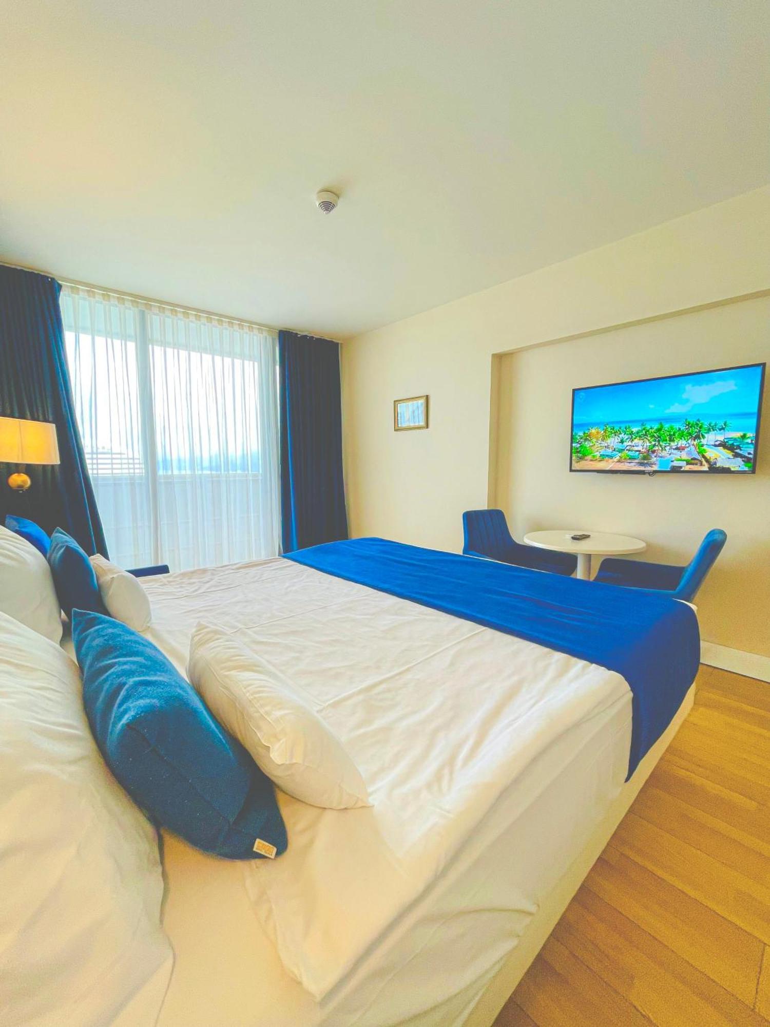 Seaside Vip Hotel Batumi Bagian luar foto