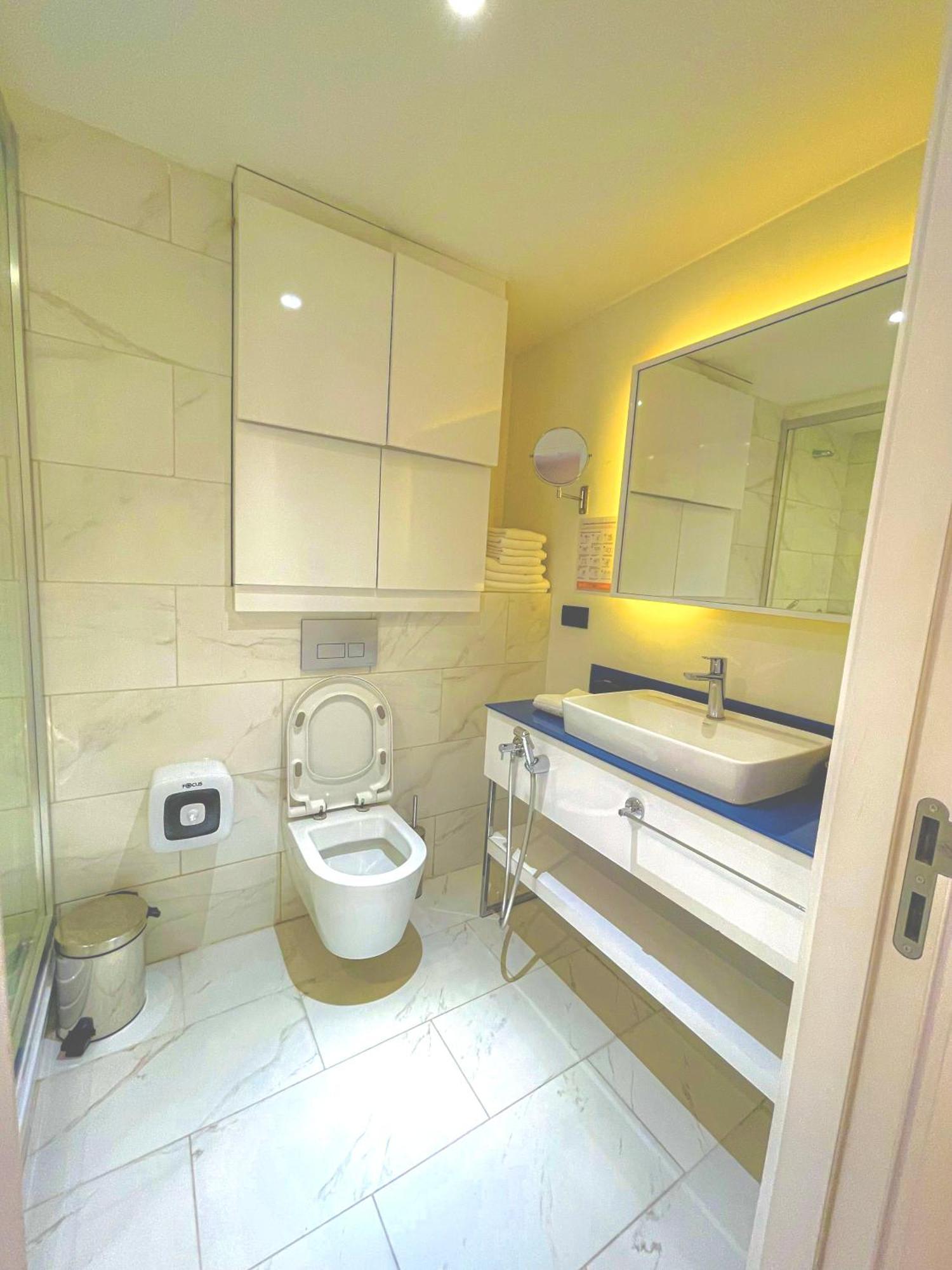 Seaside Vip Hotel Batumi Bagian luar foto